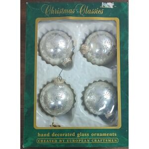 Commodore Christmas Classics Glass Ornaments 4 Ct Sparkly Vine Flowers O26
